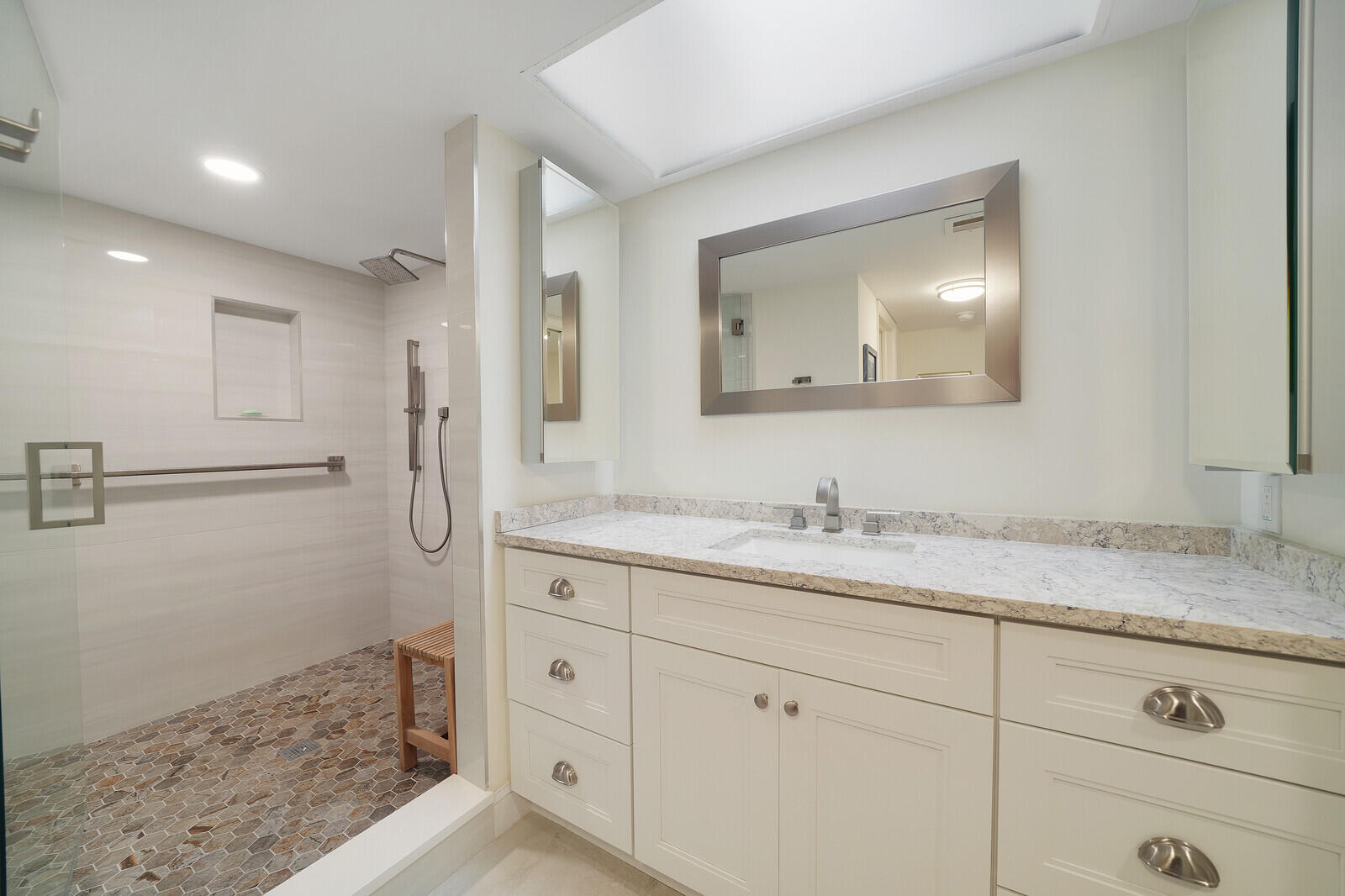 9220 Southwest 14th Street, Unit 3503 Boca Raton, FL 33428 - Photo 25 of 35 Primary Bathroom