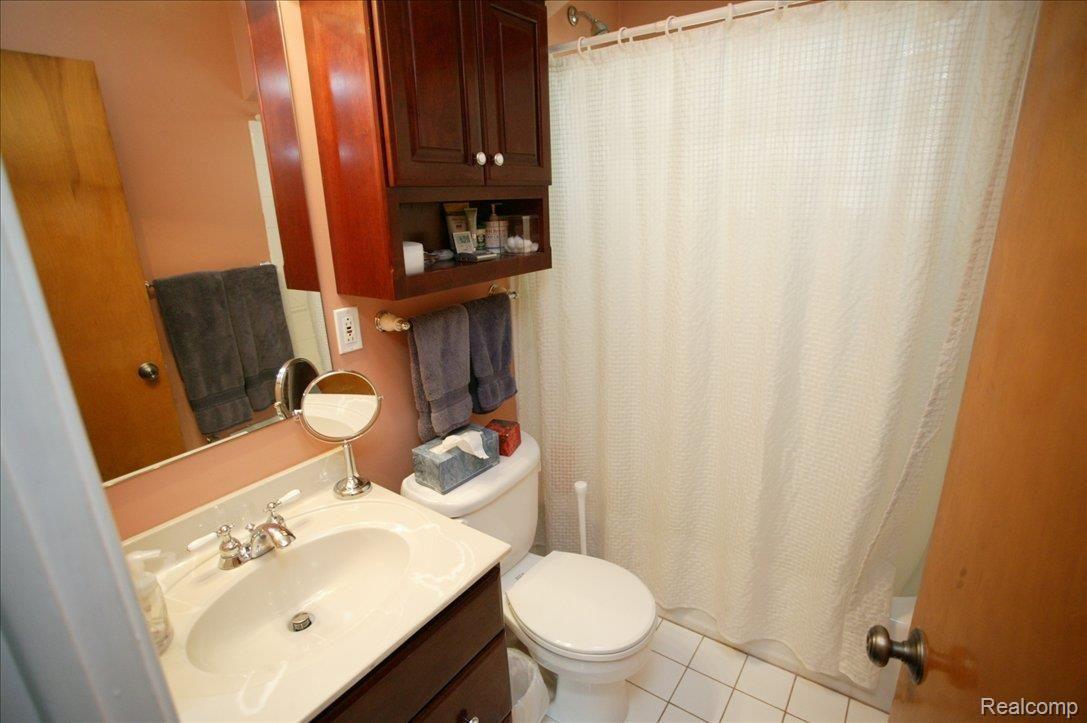 15050 Graham Road Redford, MI 48239 - Photo 18 of 25 BATHROOM