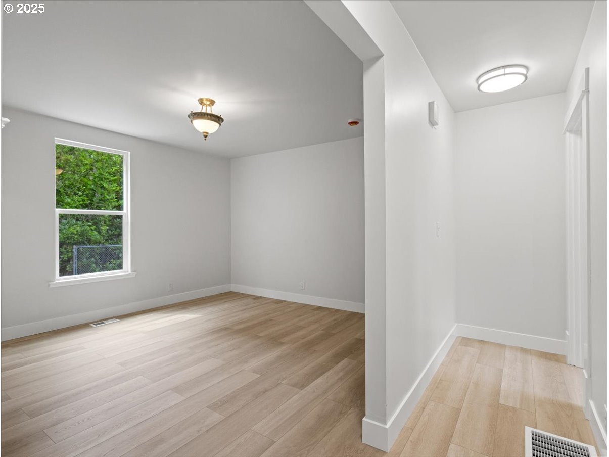 234 Northeast Cleveland Avenue Gresham, OR 97030 - Photo 15 of 37