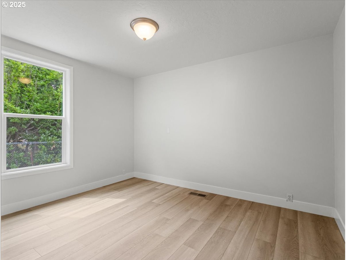 234 Northeast Cleveland Avenue Gresham, OR 97030 - Photo 16 of 37