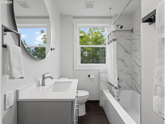 $825,000 | 234 Northeast Cleveland Avenue, Gresham, OR 97030