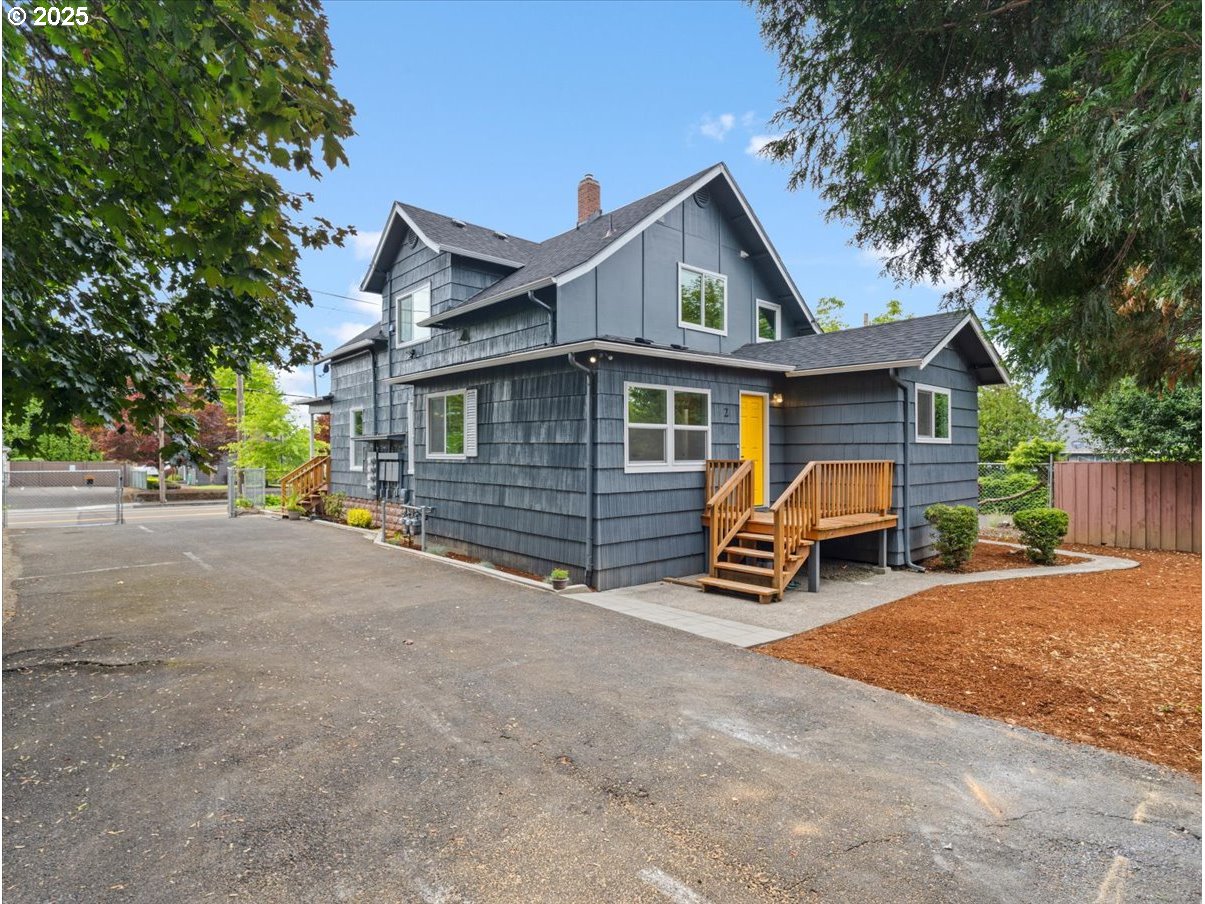 234 Northeast Cleveland Avenue Gresham, OR 97030 - Photo 2 of 37