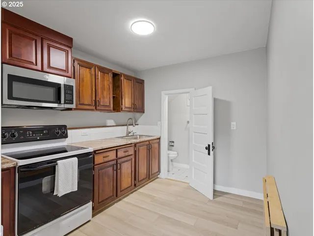 $825,000 | 234 Northeast Cleveland Avenue, Gresham, OR 97030