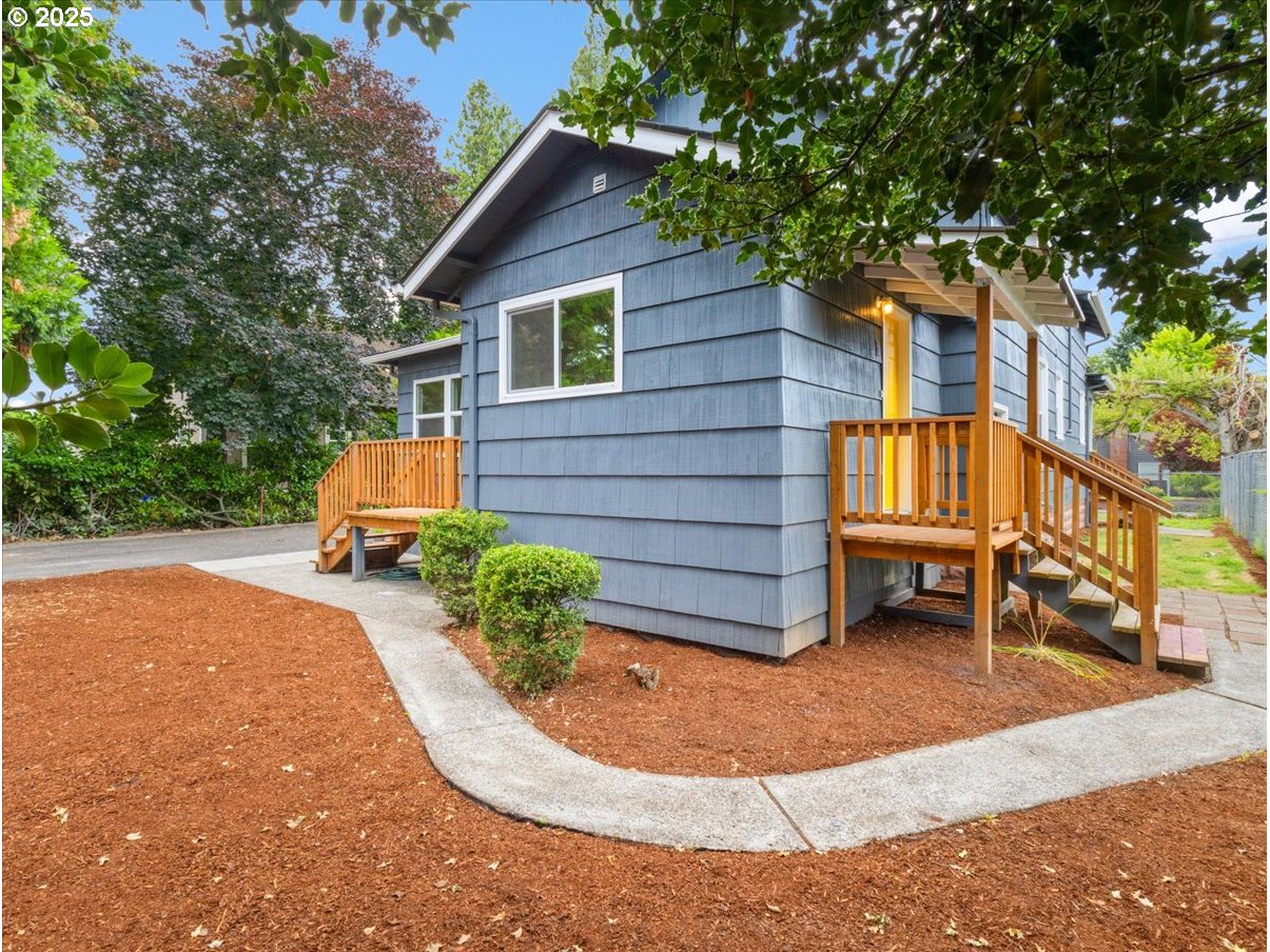 234 Northeast Cleveland Avenue Gresham, OR 97030 - Photo 3 of 37