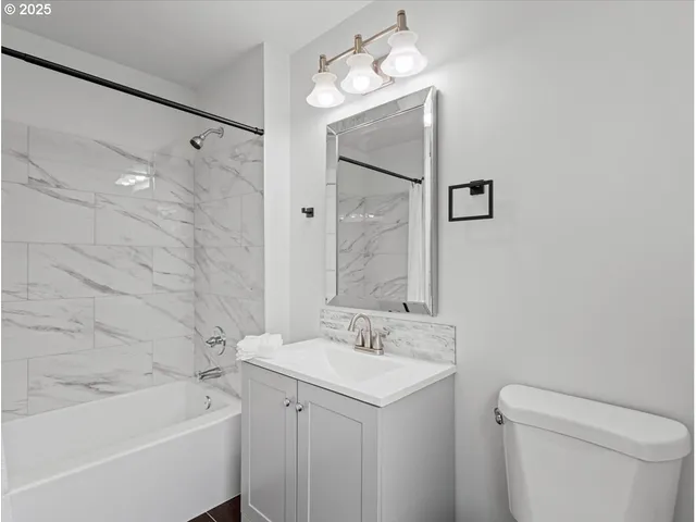 $825,000 | 234 Northeast Cleveland Avenue, Gresham, OR 97030