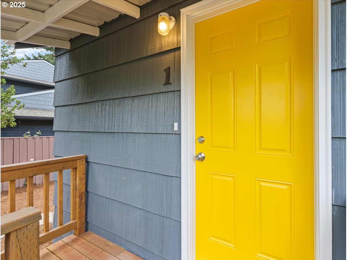 234 Northeast Cleveland Avenue Gresham, OR 97030 - Photo 4 of 37