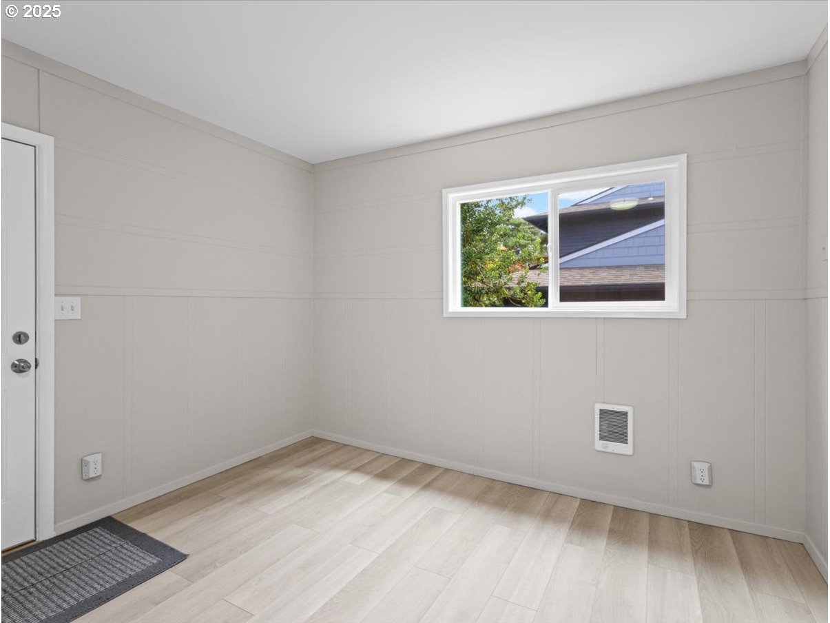 234 Northeast Cleveland Avenue Gresham, OR 97030 - Photo 7 of 37