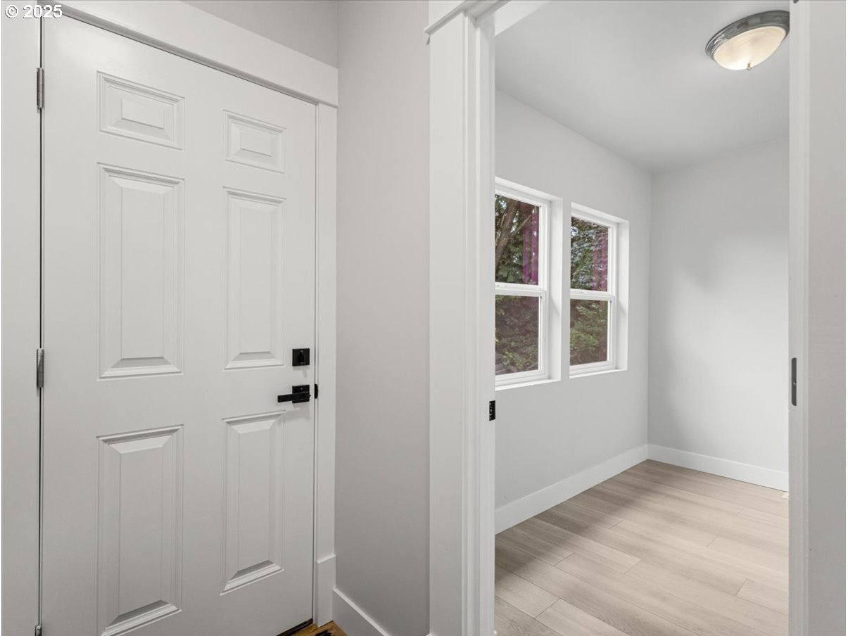 234 Northeast Cleveland Avenue Gresham, OR 97030 - Photo 9 of 37