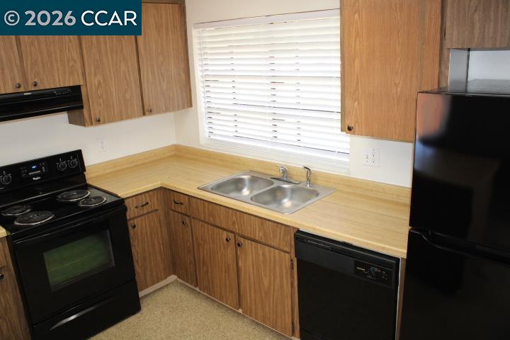 821 Shelley Street Rodeo, CA 94572 - Photo 5 of 35