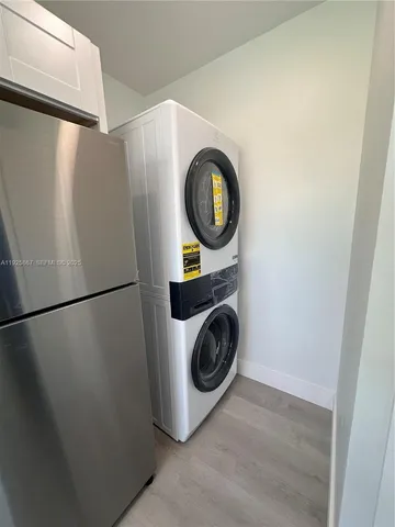 a close up view of a washer and dryer