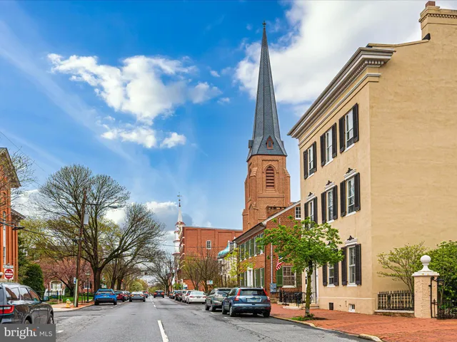 $3,200 | 210 East 2nd Street, Unit 202, Frederick, MD 21701