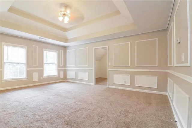 an empty room with windows and pillars in it