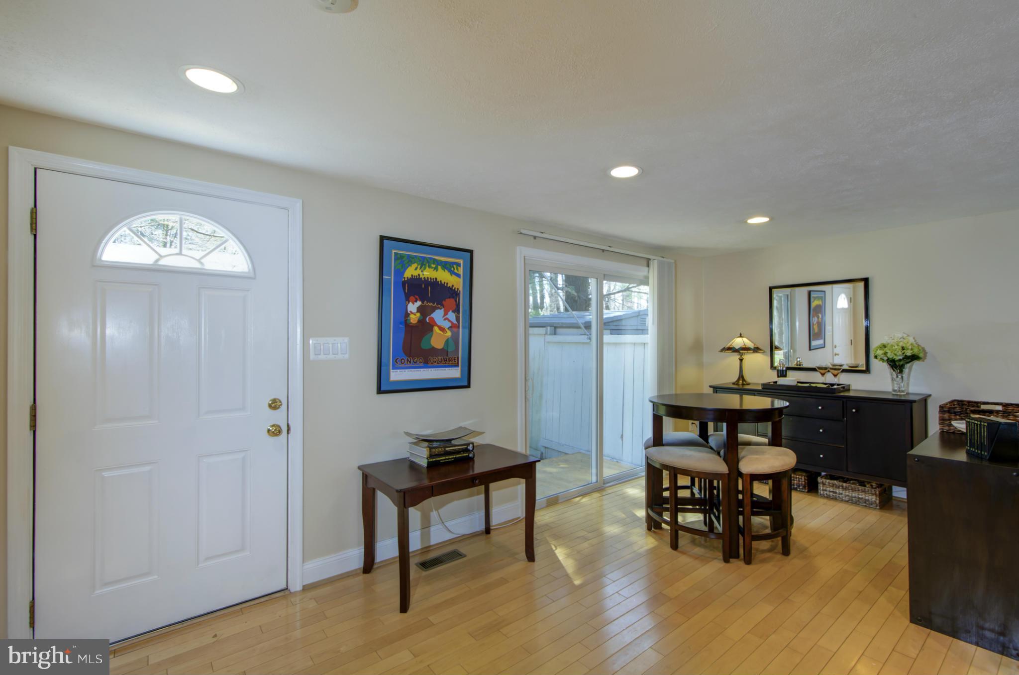 12257 Turkey Wing Court Reston, VA 20191 - Photo 3 of 27 Foyer Entry
