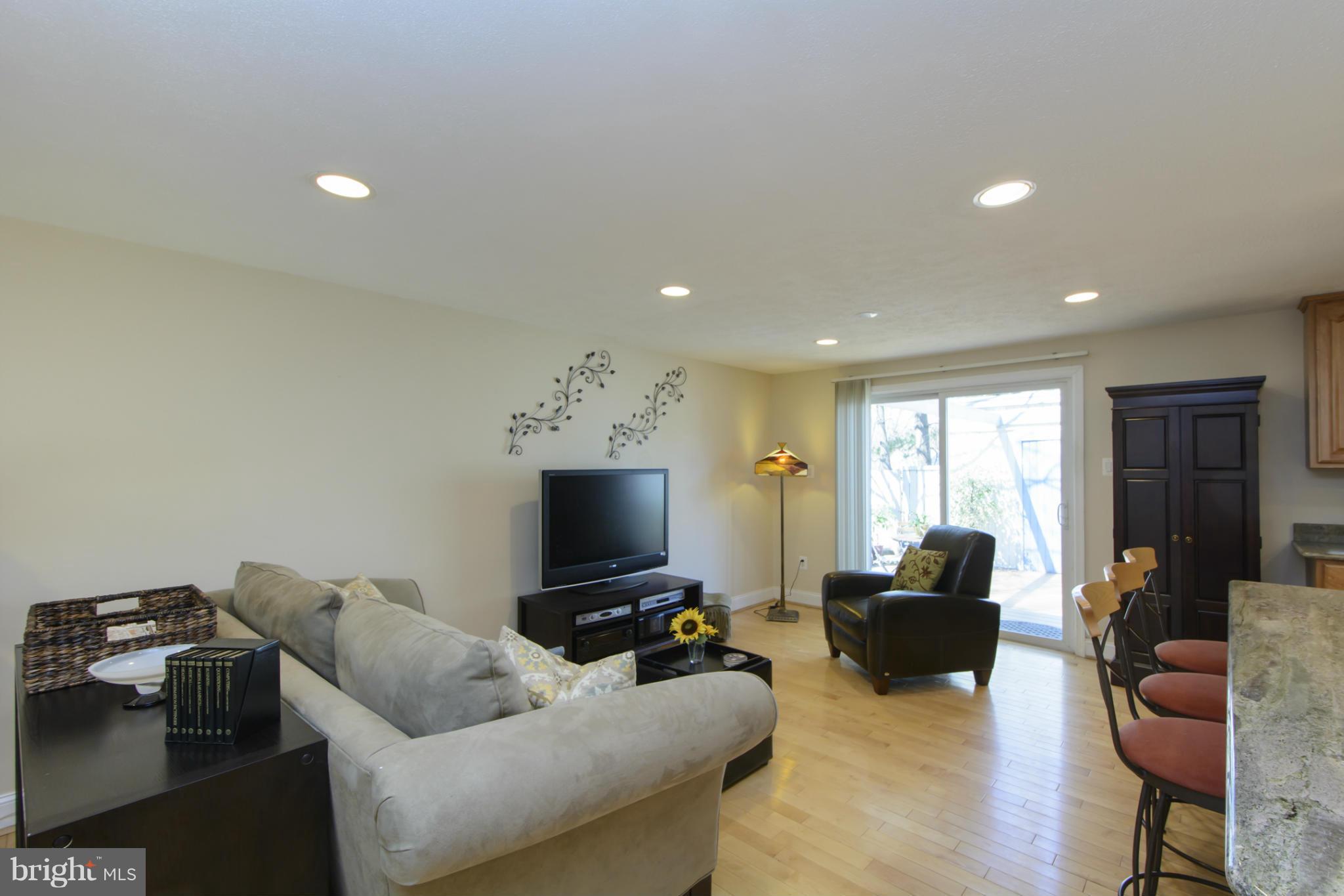 12257 Turkey Wing Court Reston, VA 20191 - Photo 5 of 27 Family Room