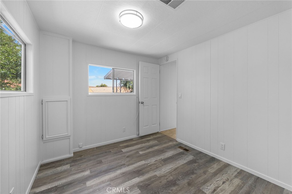 995 Pomona Road, Unit 88 Corona, CA 92882 - Photo 16 of 31 an empty room with a window