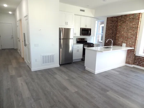$1,895 | 2806 Fairfield Avenue, Unit 302, Bridgeport, CT 06605