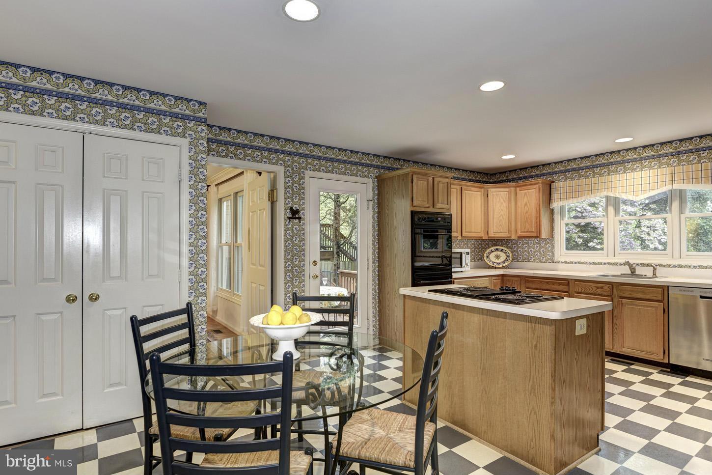 10007 Leafy Avenue Silver Spring, MD 20910 - Photo 11 of 28 Kitchen