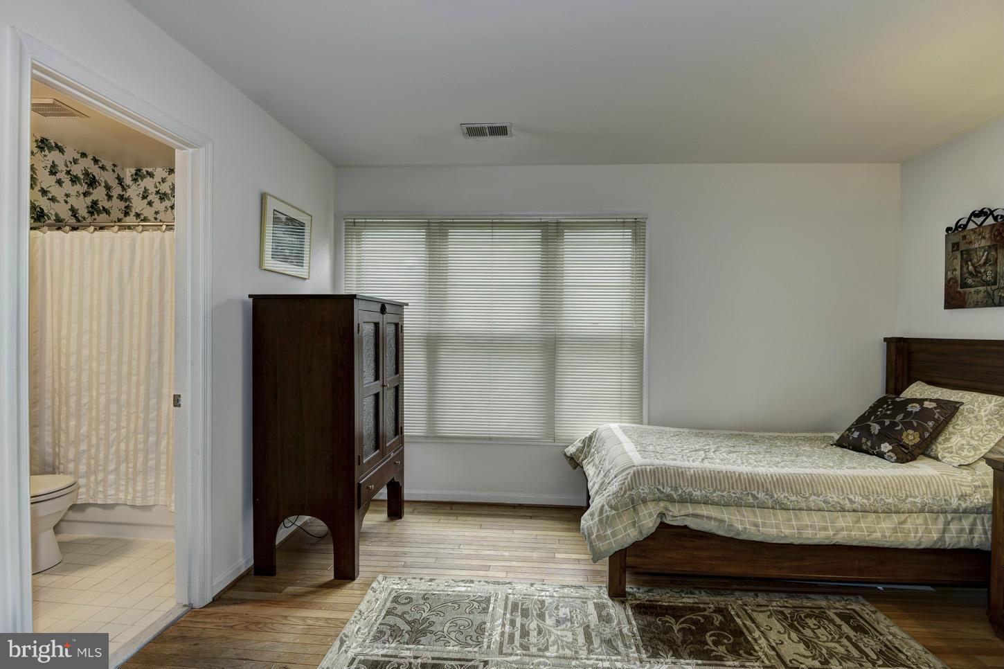 10007 Leafy Avenue Silver Spring, MD 20910 - Photo 19 of 28 Bedroom