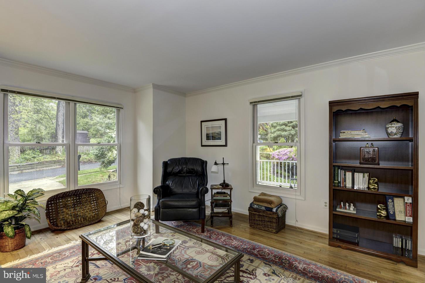 10007 Leafy Avenue Silver Spring, MD 20910 - Photo 7 of 28 Living Room
