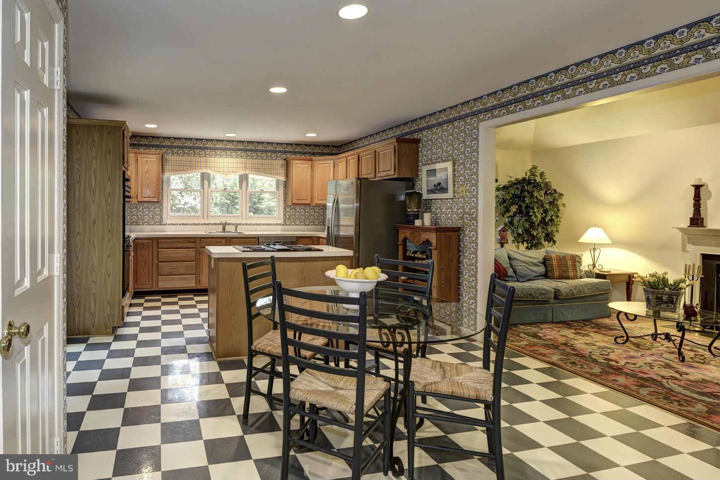 10007 Leafy Avenue Silver Spring, MD 20910 - Photo 10 of 28 Kitchen