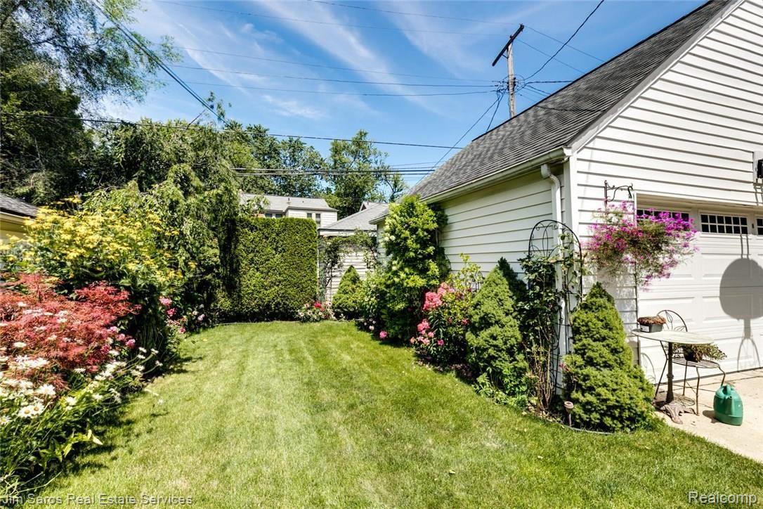 262 Moran Road Grosse Pointe, MI 48236 - Photo 27 of 28 262 Moran Rd Grosse Pointe-large-026-25-262 Moran0026FULL-1500x1000-72dpi.jpg