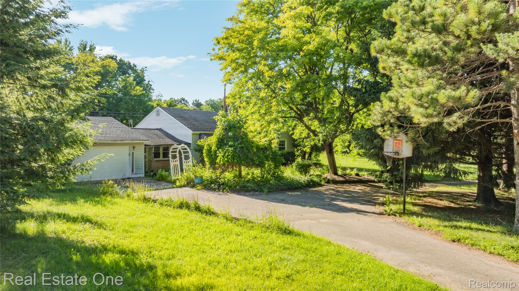 9585 North Eston Road Clarkston, MI 48348 - Photo 6 of 60 9585 N Eston - OnDemand Pix Photography (58).jpg