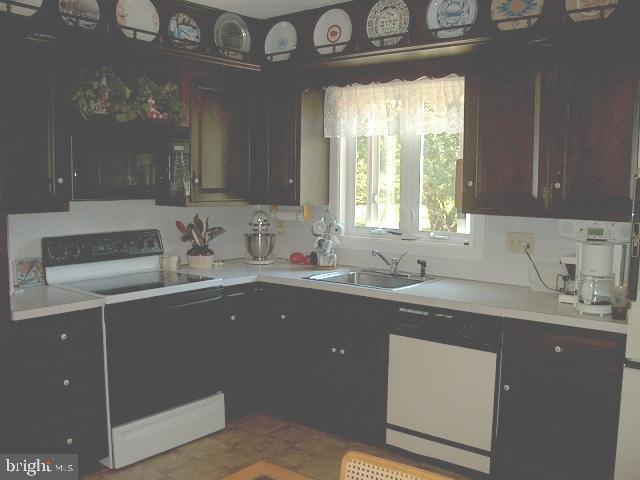 268 Akron Road Ephrata, PA 17522 - Photo 2 of 14 Gallery Image 2