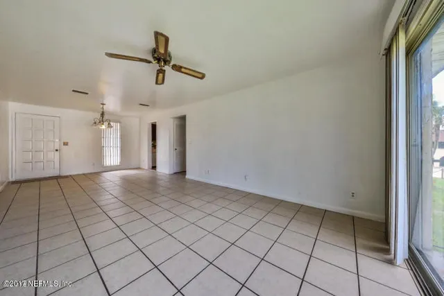 a view of empty room with window