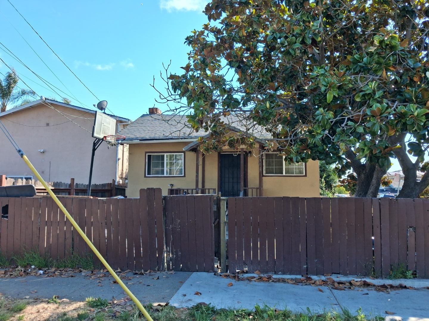 8901 D Street Oakland, CA 94621 - Photo 7 of 7