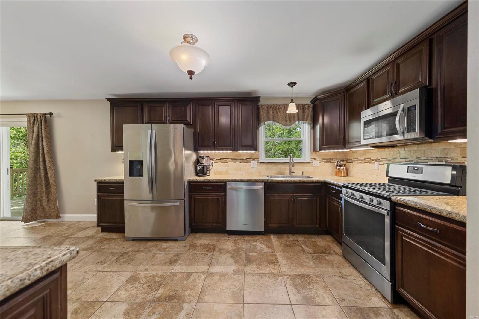 14 Roland Lane St. Peters, MO 63376 - Photo 5 of 19 Gallery Image 5