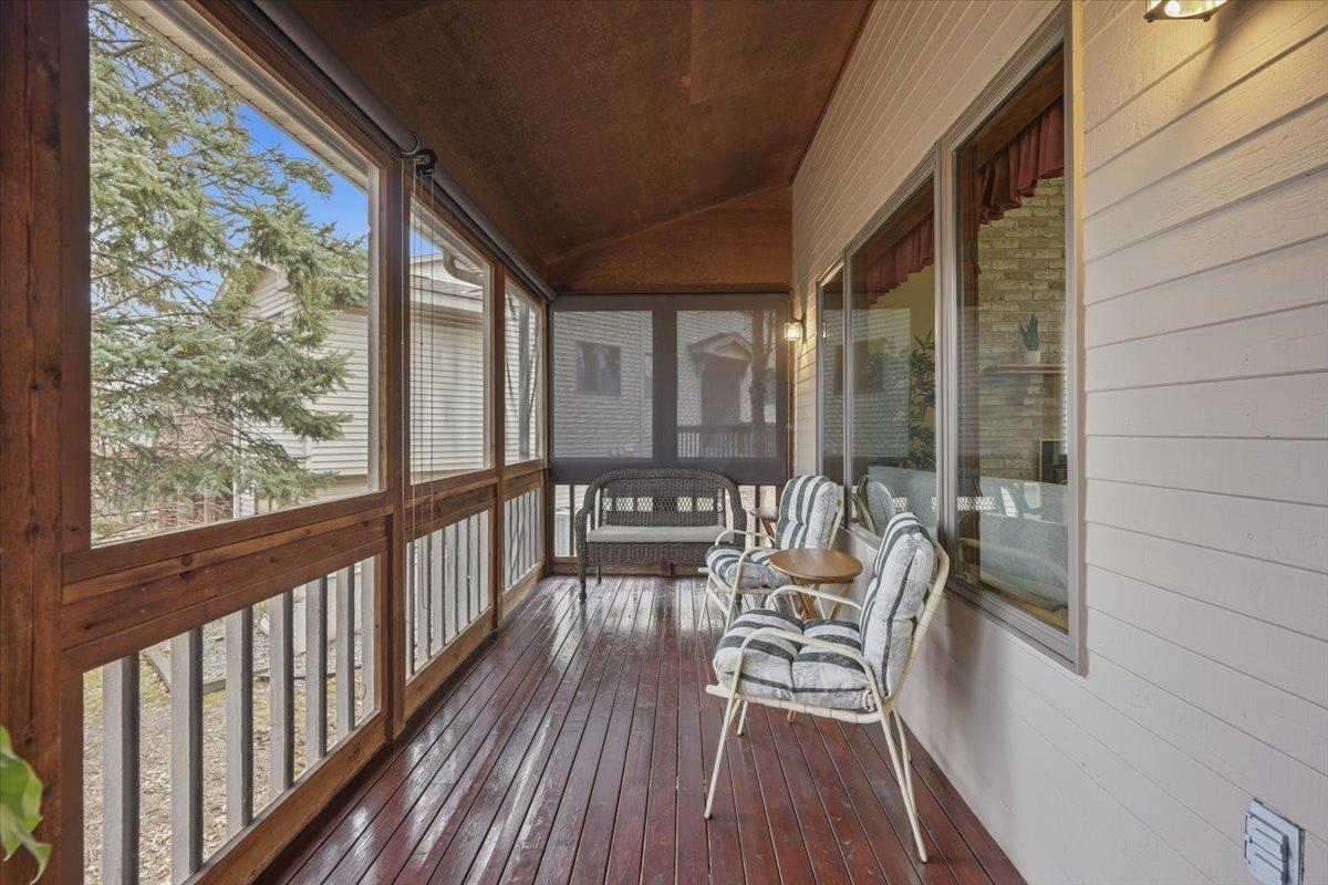 561 Deer Ridge Lane South Maplewood, MN 55119 - Photo 12 of 60