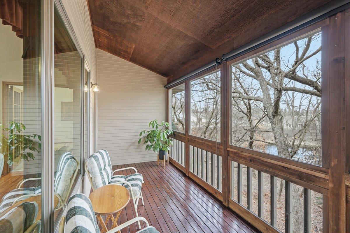 561 Deer Ridge Lane South Maplewood, MN 55119 - Photo 13 of 60