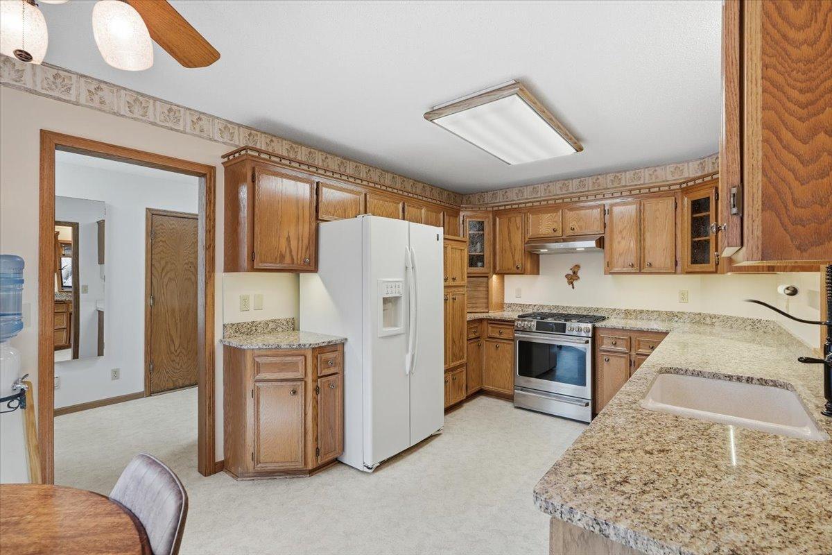 561 Deer Ridge Lane South Maplewood, MN 55119 - Photo 14 of 60