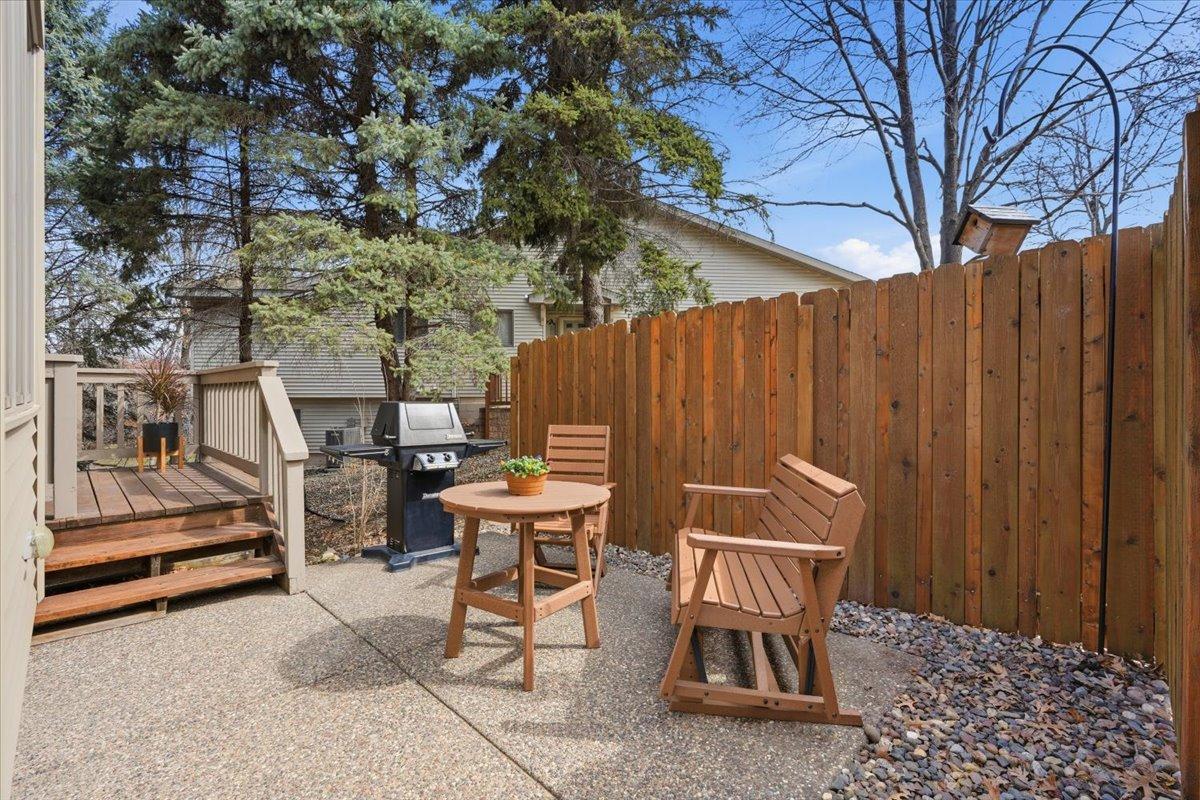 561 Deer Ridge Lane South Maplewood, MN 55119 - Photo 17 of 60