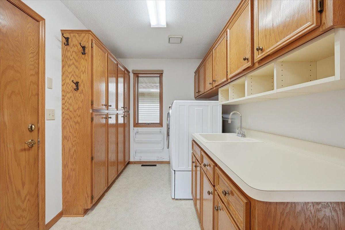 561 Deer Ridge Lane South Maplewood, MN 55119 - Photo 18 of 60