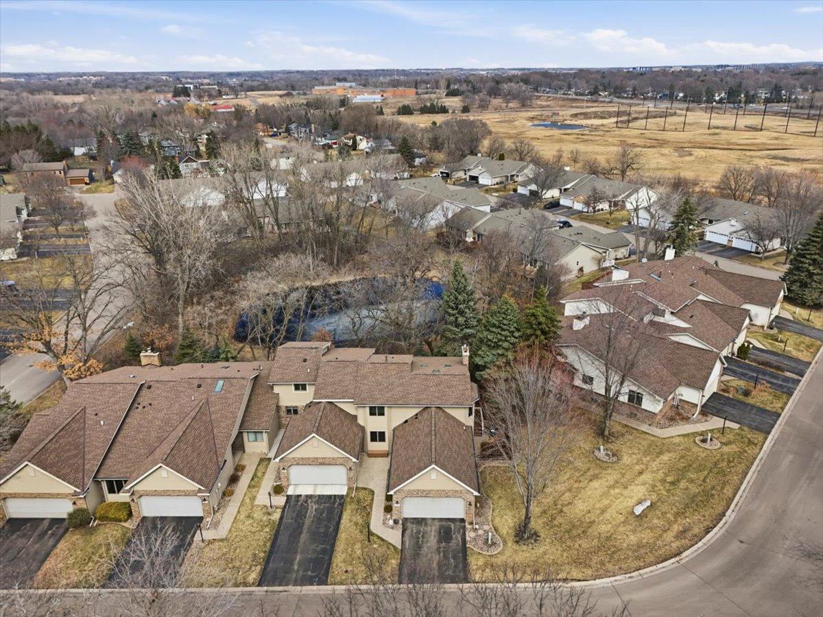 561 Deer Ridge Lane South Maplewood, MN 55119 - Photo 2 of 60