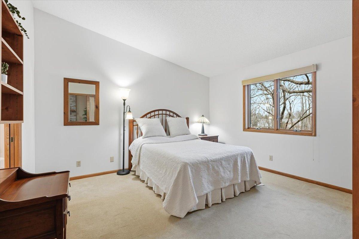 561 Deer Ridge Lane South Maplewood, MN 55119 - Photo 21 of 60