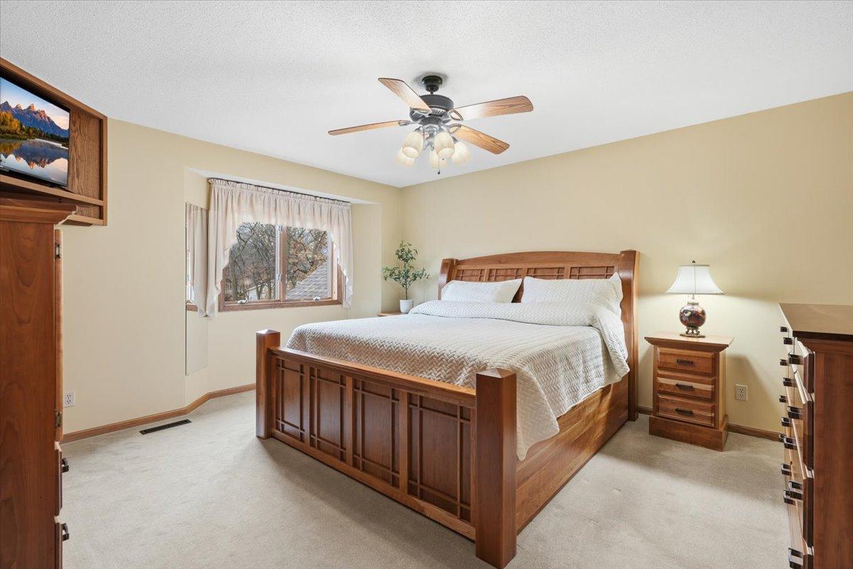 561 Deer Ridge Lane South Maplewood, MN 55119 - Photo 27 of 60