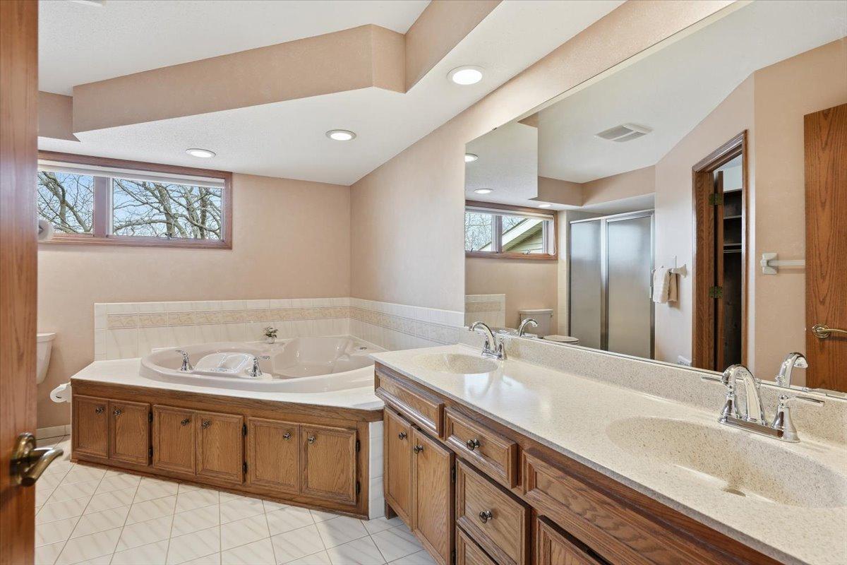 561 Deer Ridge Lane South Maplewood, MN 55119 - Photo 29 of 60