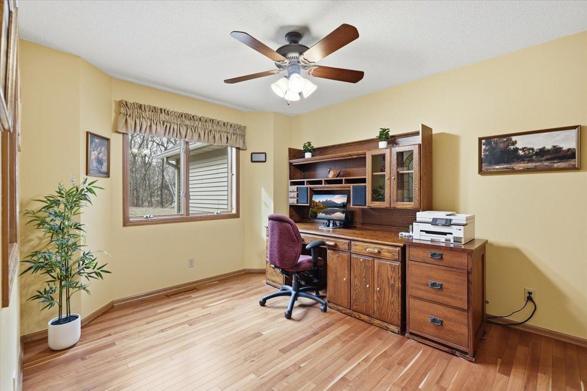 561 Deer Ridge Lane South Maplewood, MN 55119 - Photo 6 of 60