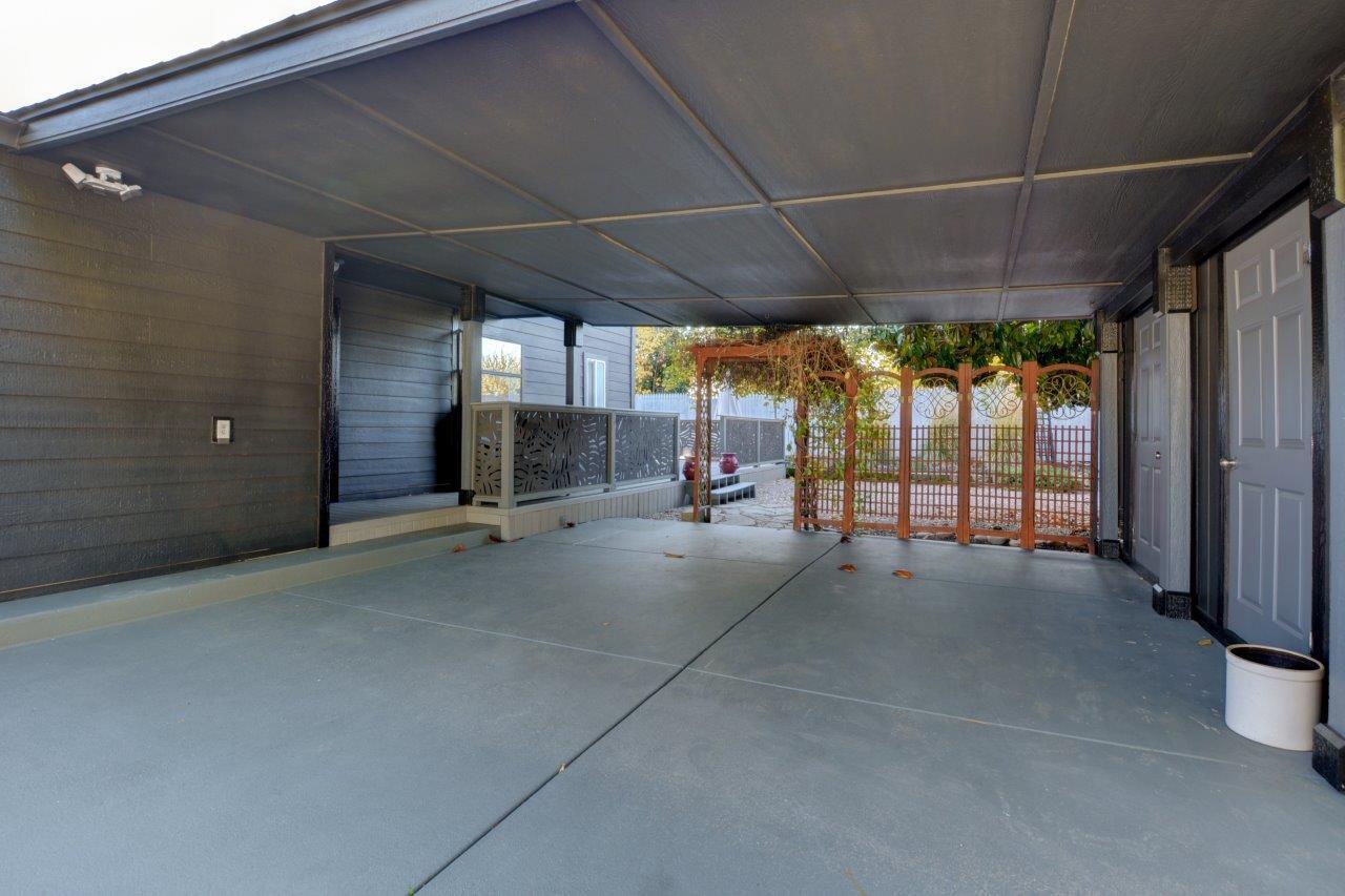 2194 Lower River Road Grants Pass, OR 97526 - Photo 21 of 56 Carport