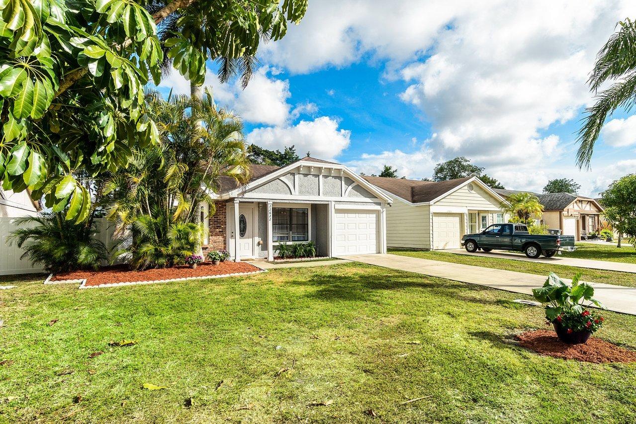 22822 Markham Way Boca Raton, FL 33428 - Photo 4 of 24 002-22822MarkhamWay-BocaRaton-FL-33428-S