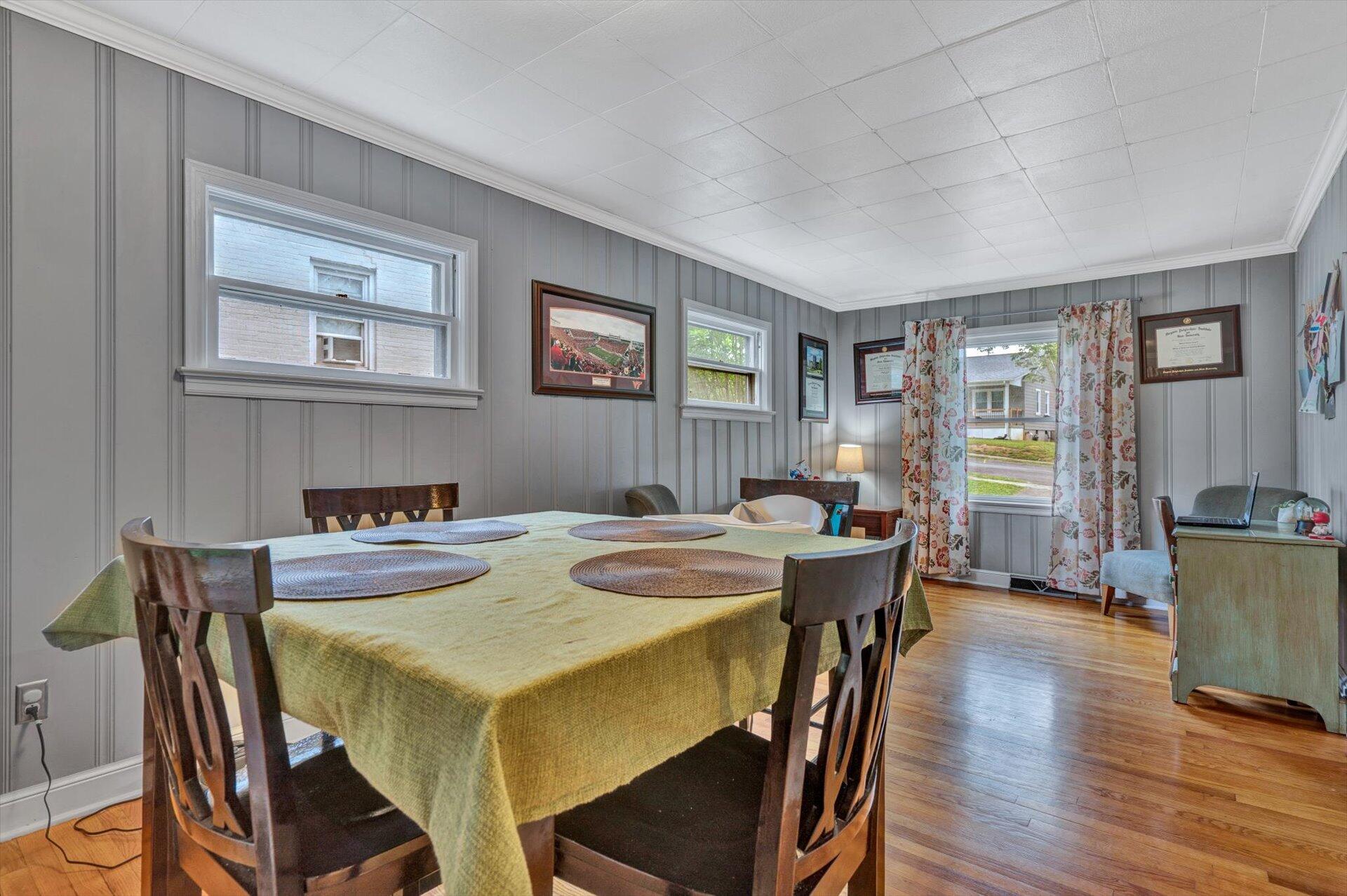 1817 Fareham Road Southwest Roanoke, VA 24015 - Photo 8 of 20 Dining Area