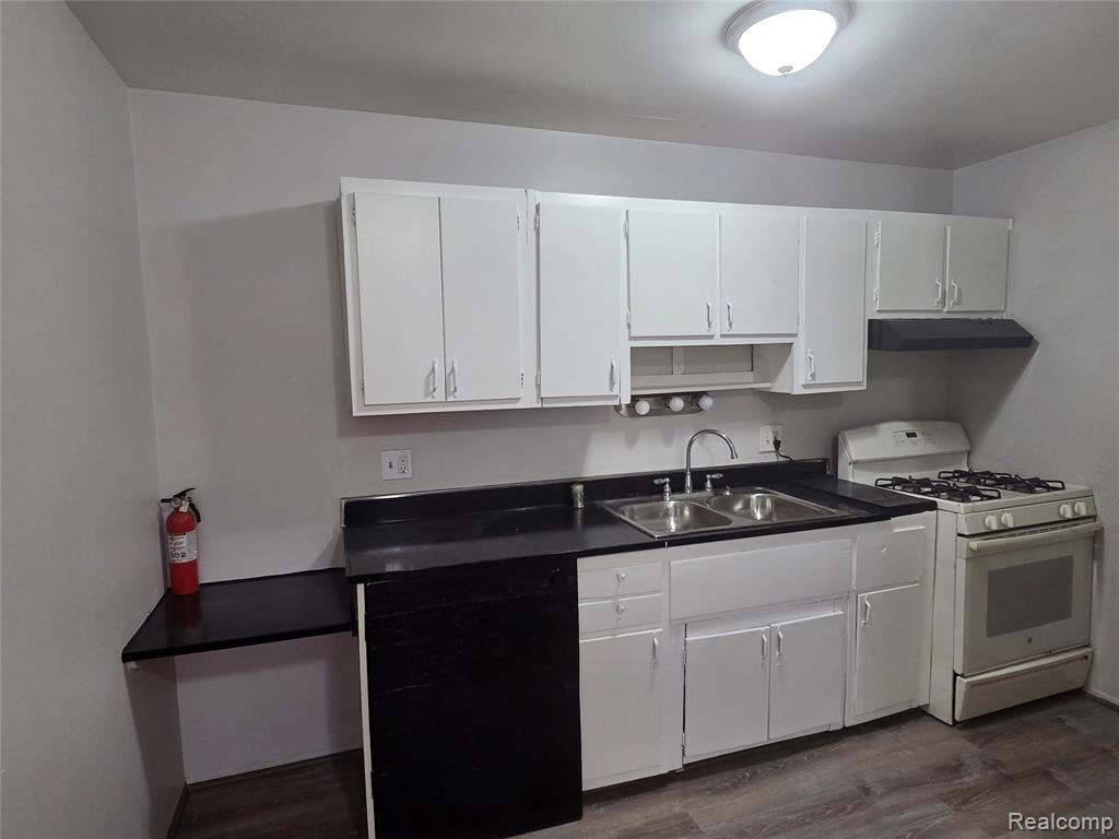 15080 Greenfield Road Detroit, MI 48227 - Photo 3 of 13