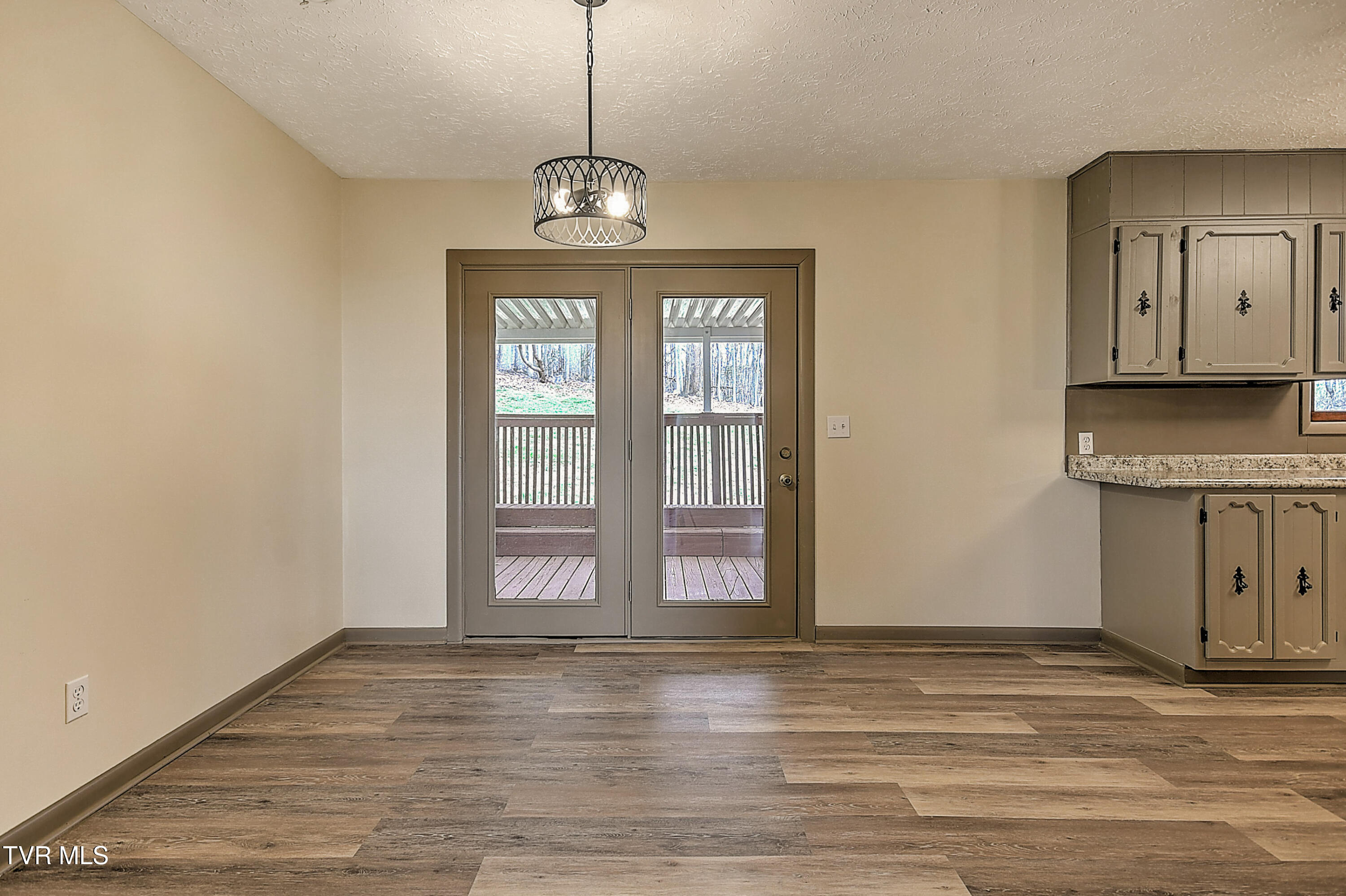 148 Whitehills Road Kingsport, TN 37660 - Photo 11 of 58 148 Whitehills ES-11