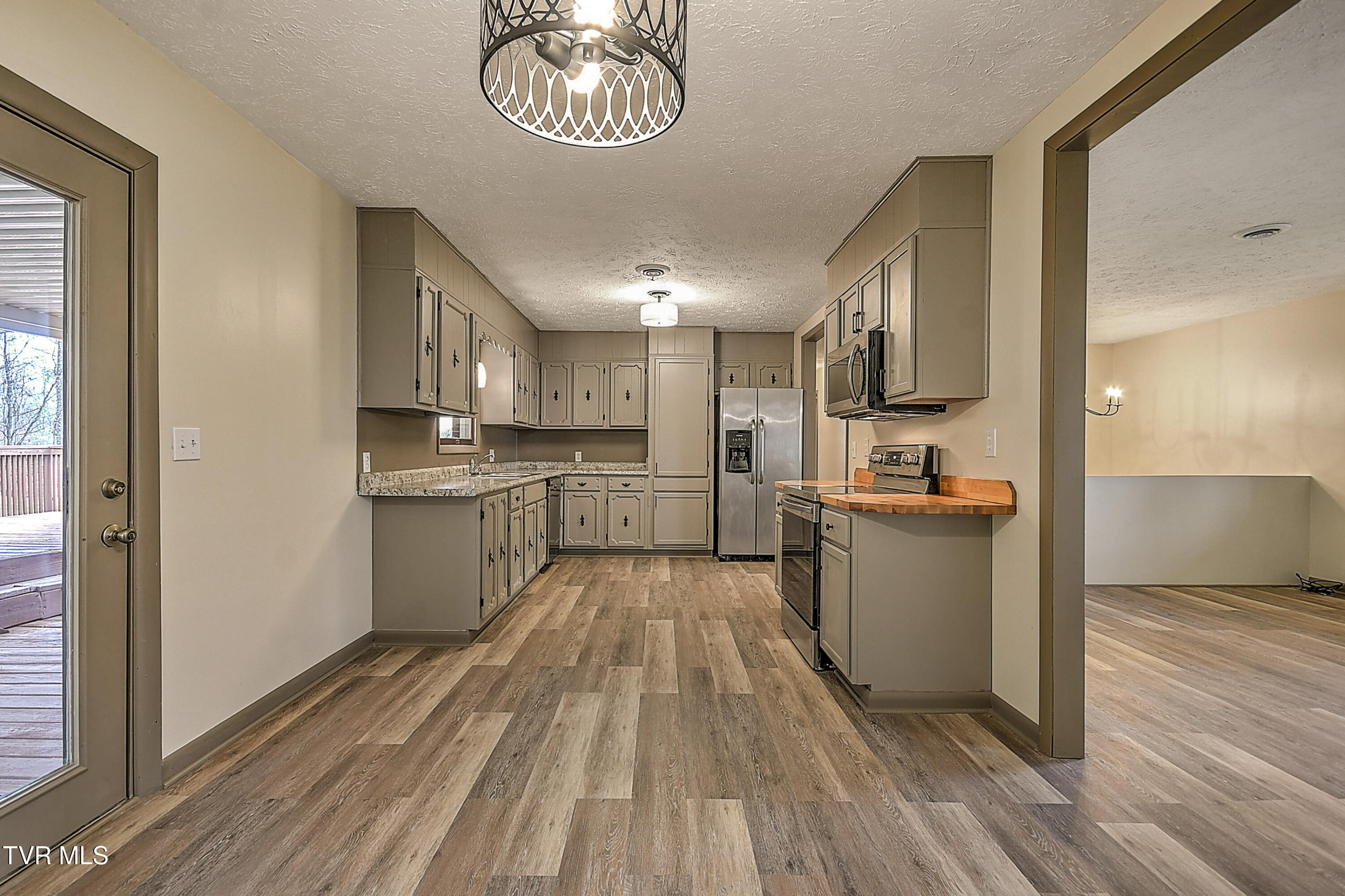 148 Whitehills Road Kingsport, TN 37660 - Photo 12 of 58 148 Whitehills ES-12