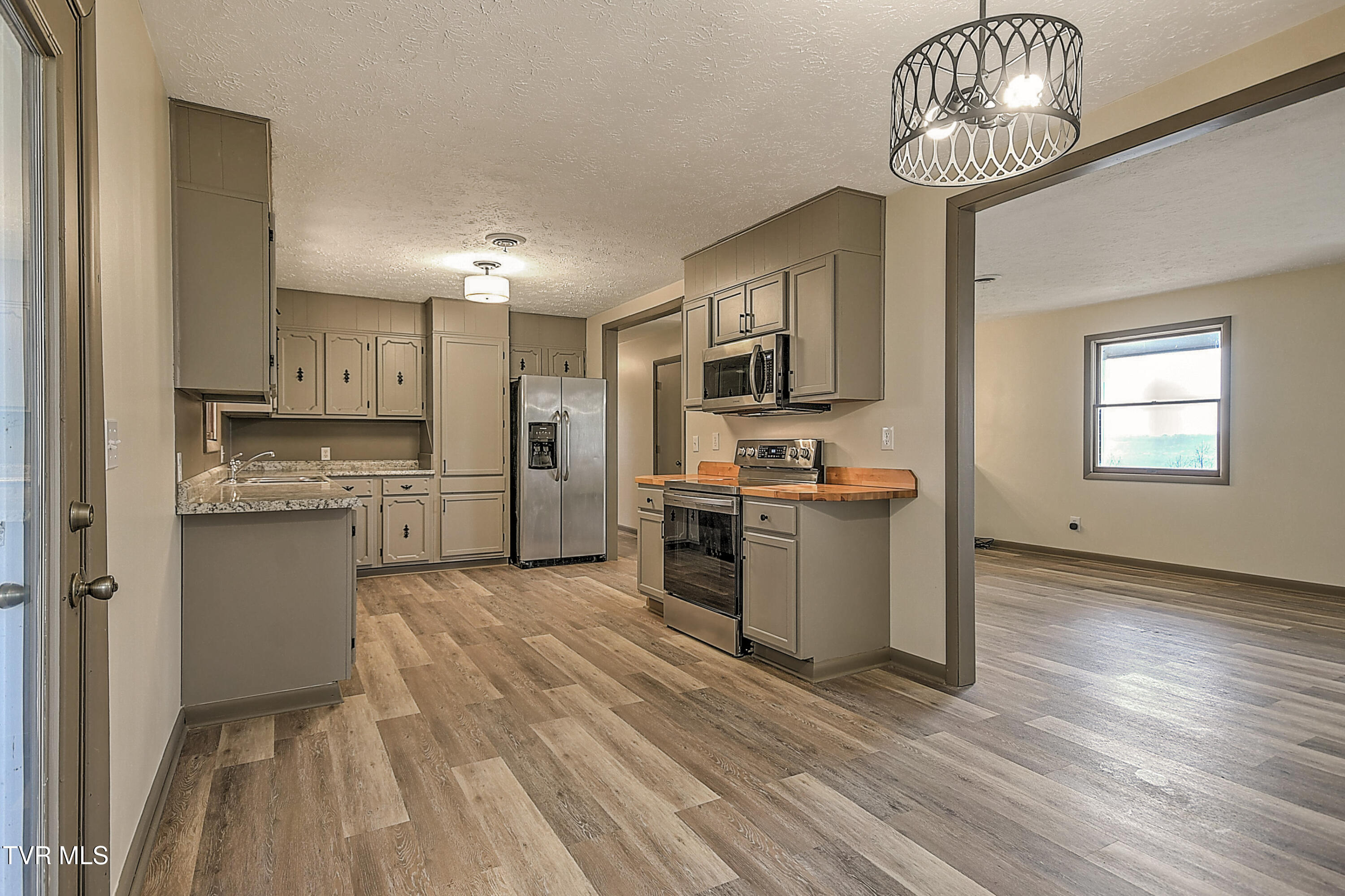 148 Whitehills Road Kingsport, TN 37660 - Photo 13 of 58 148 Whitehills ES-13