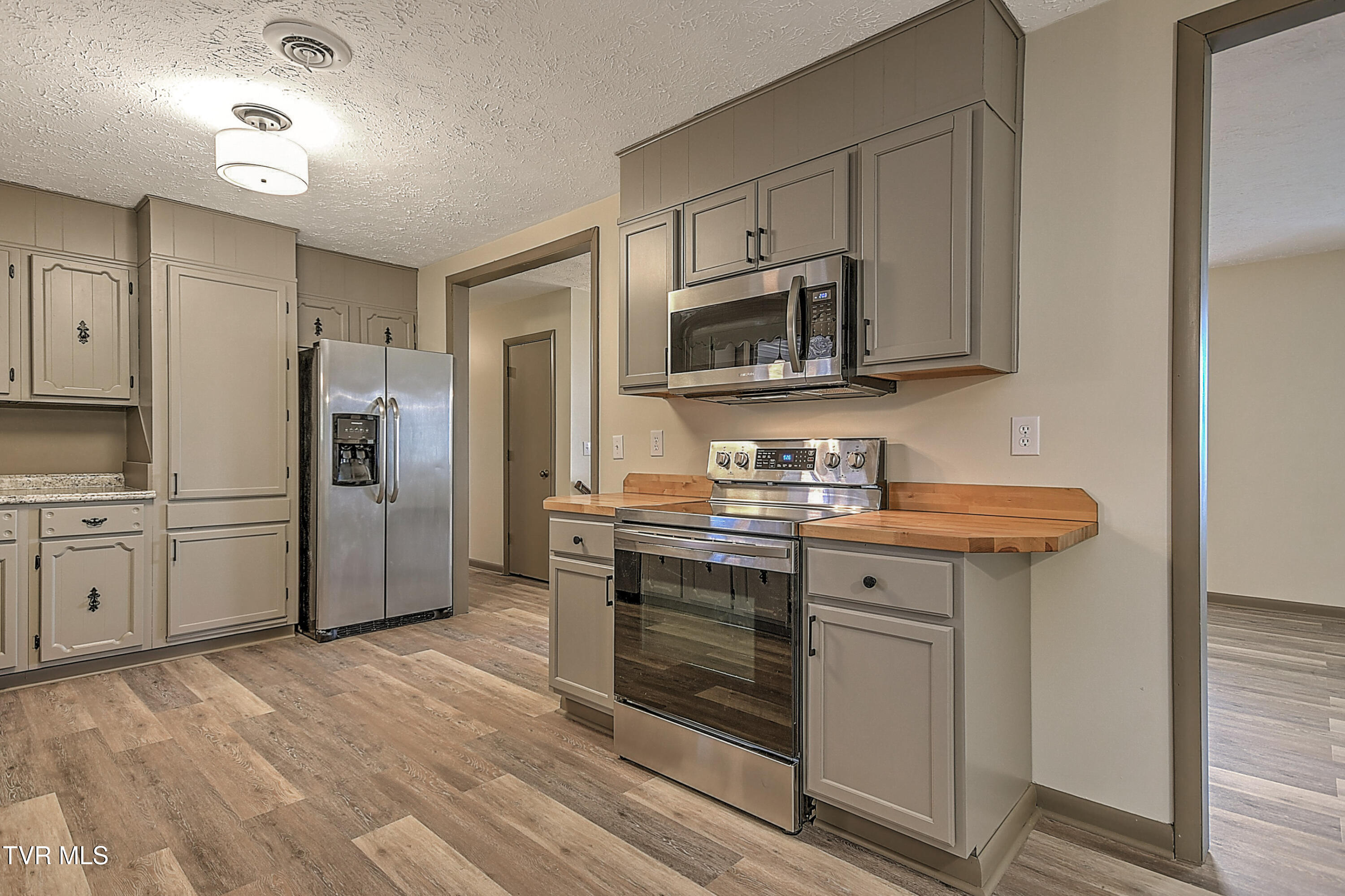 148 Whitehills Road Kingsport, TN 37660 - Photo 16 of 58 148 Whitehills ES-16