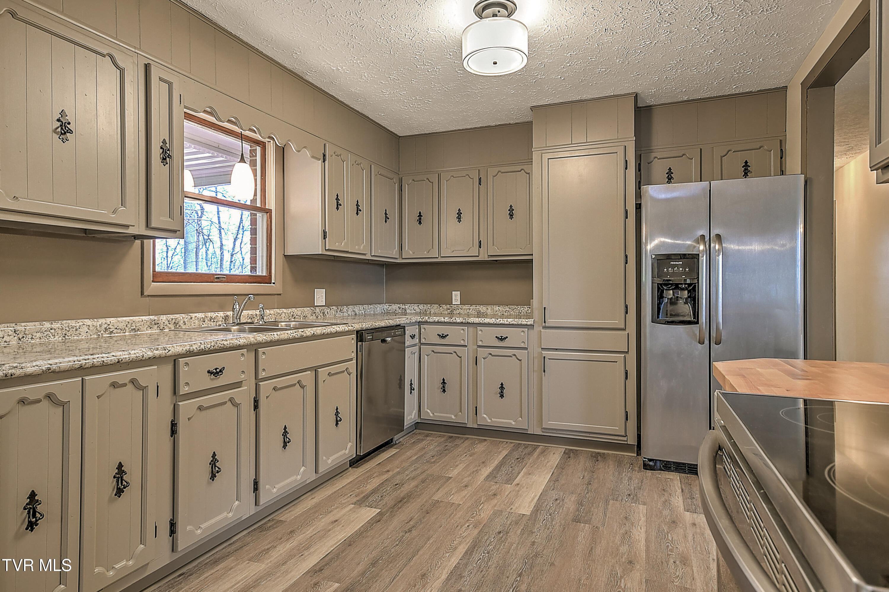 148 Whitehills Road Kingsport, TN 37660 - Photo 17 of 58 148 Whitehills ES-17