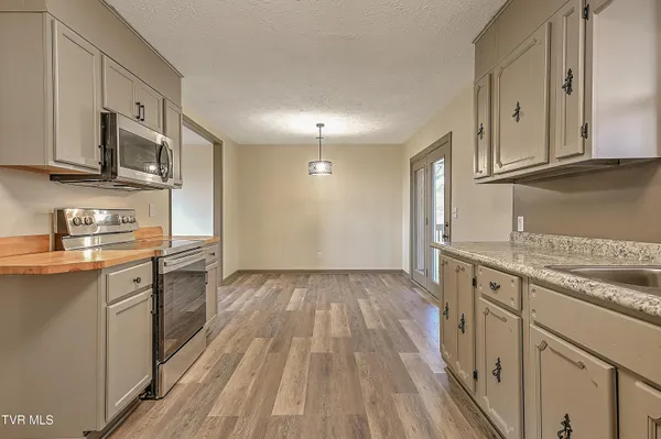 $359,900 | 148 Whitehills Road, Kingsport, TN 37660